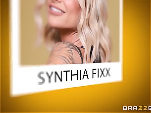 Synthia Fixx inserted nut deep in her bulls eye