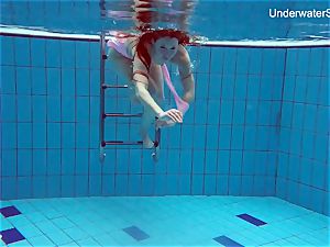 ginger-haired Simonna flashing her figure underwater